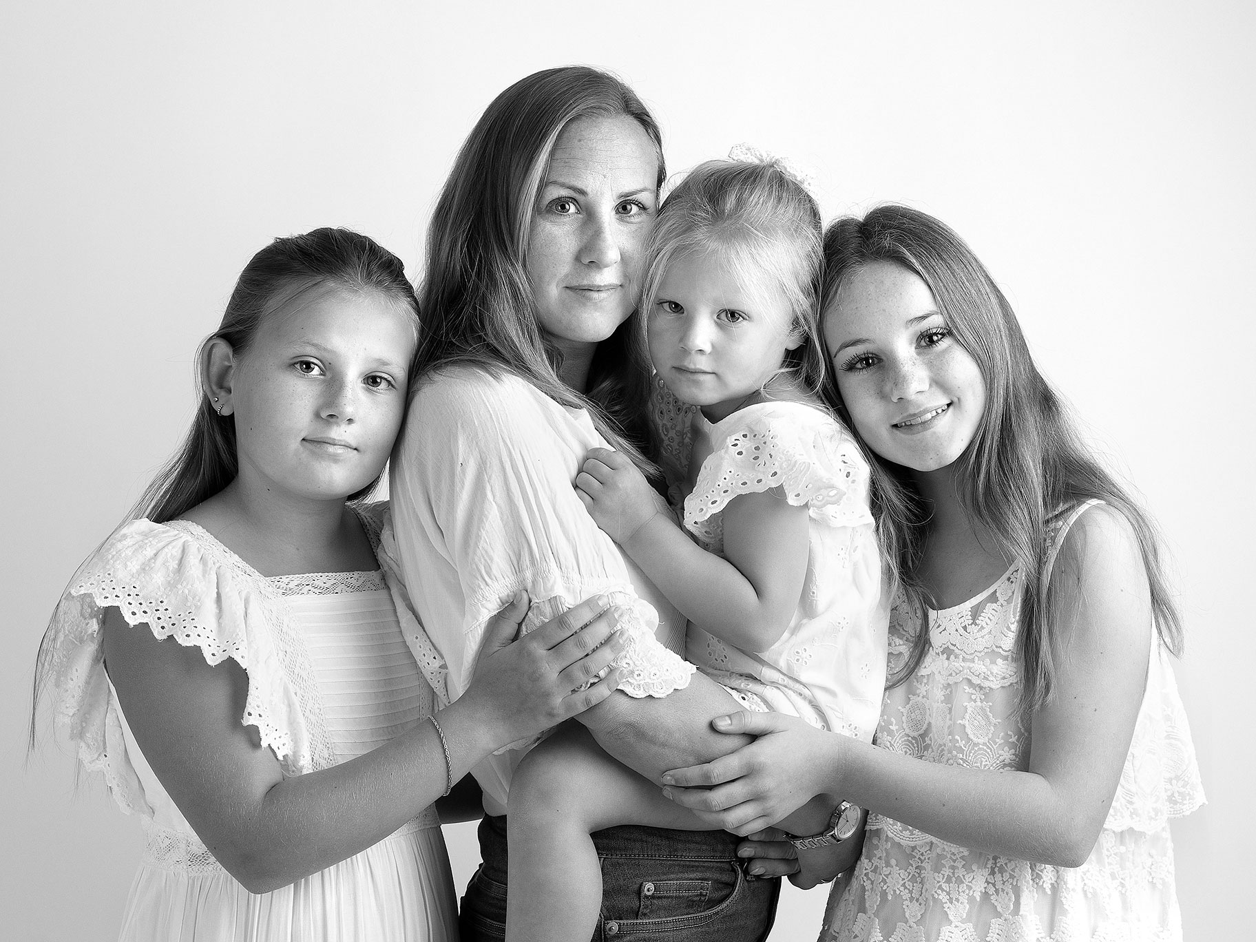 Vacker, svartvit bild fotograferat i fint ljus i en studio i Malmö.