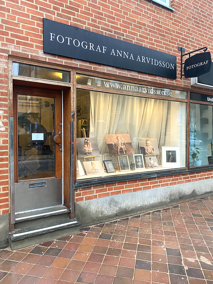 Fotostudio med skyltfönster i centrala Malmö.