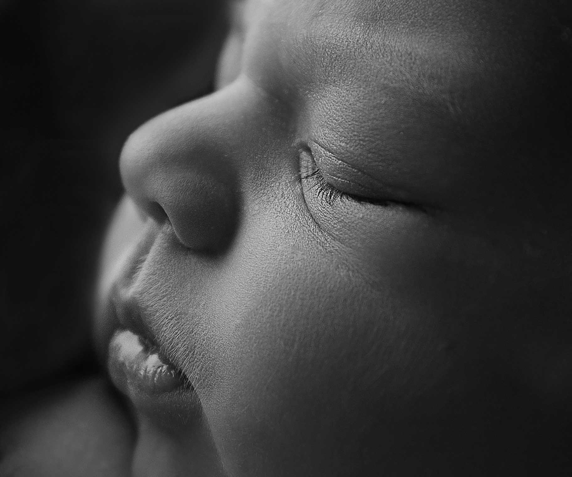 Närbild på en liten baby fotograferad av fotografen Anna Arvidsson i Malmö.