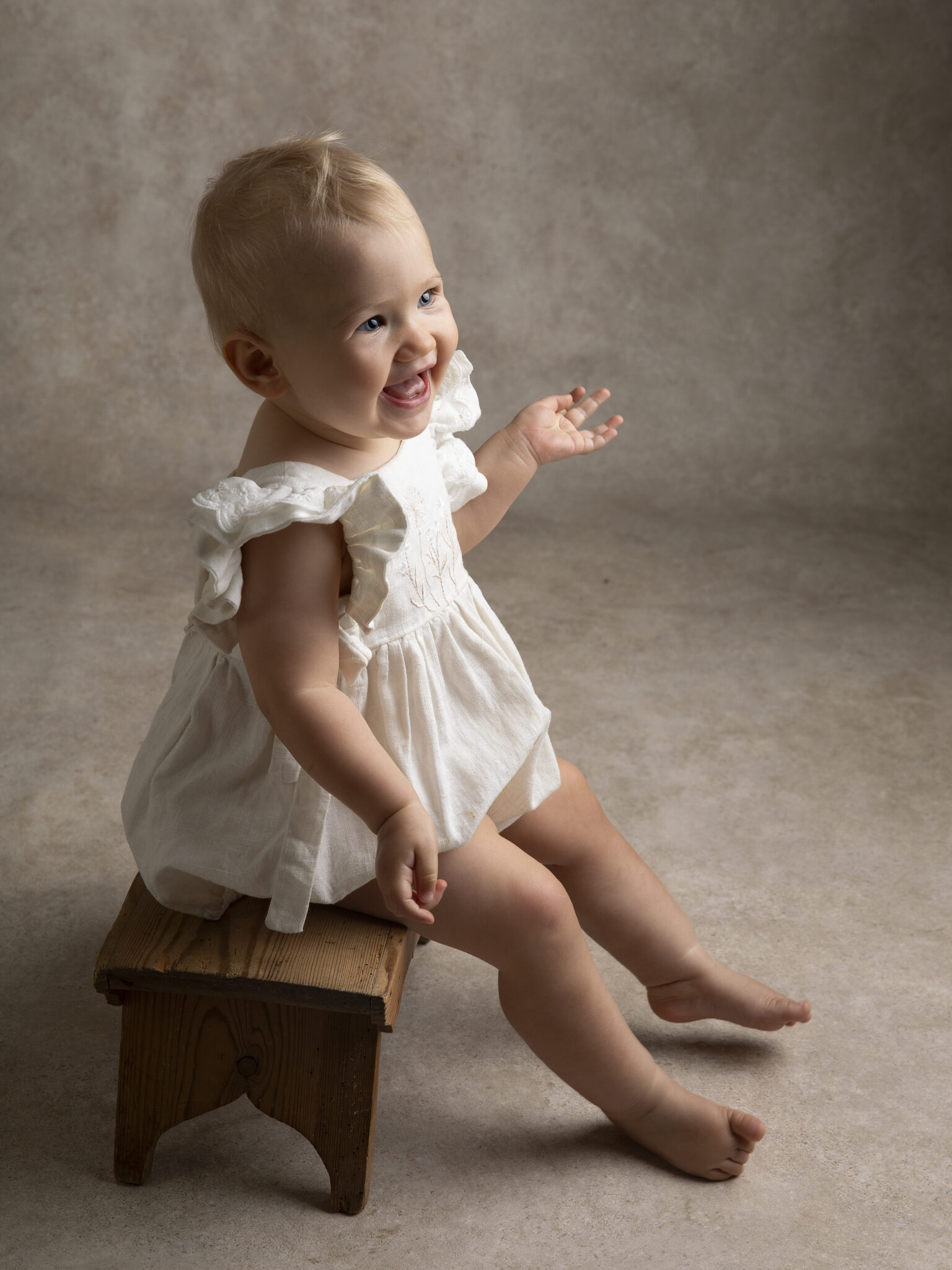 Konstnärlig bild av liten baby hos fotografen Anna Arvidsson i Malmö.
