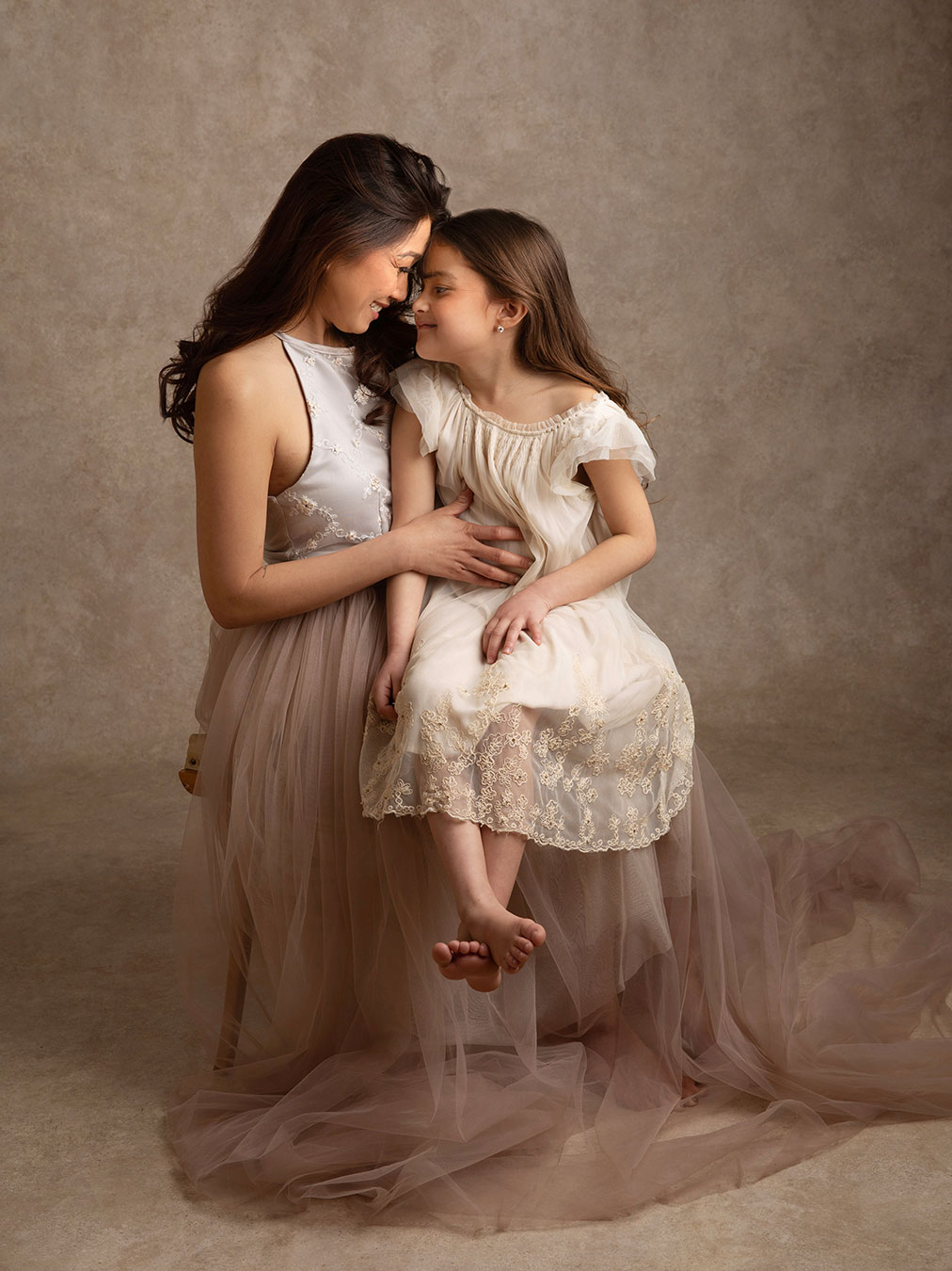 Mamma och dotter fotografering i studion hos Anna Arvidsson i Malmö.