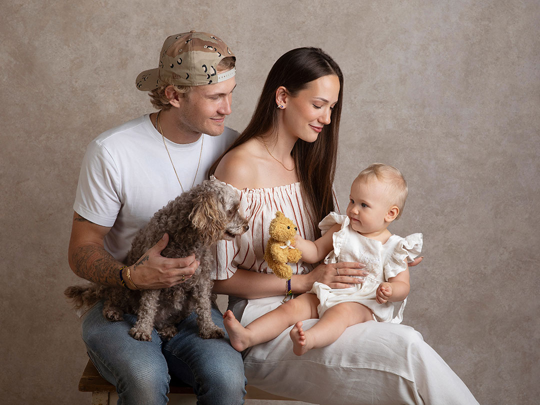 Familj blir fotograferad hos Anna Arvidsson i Skåne.